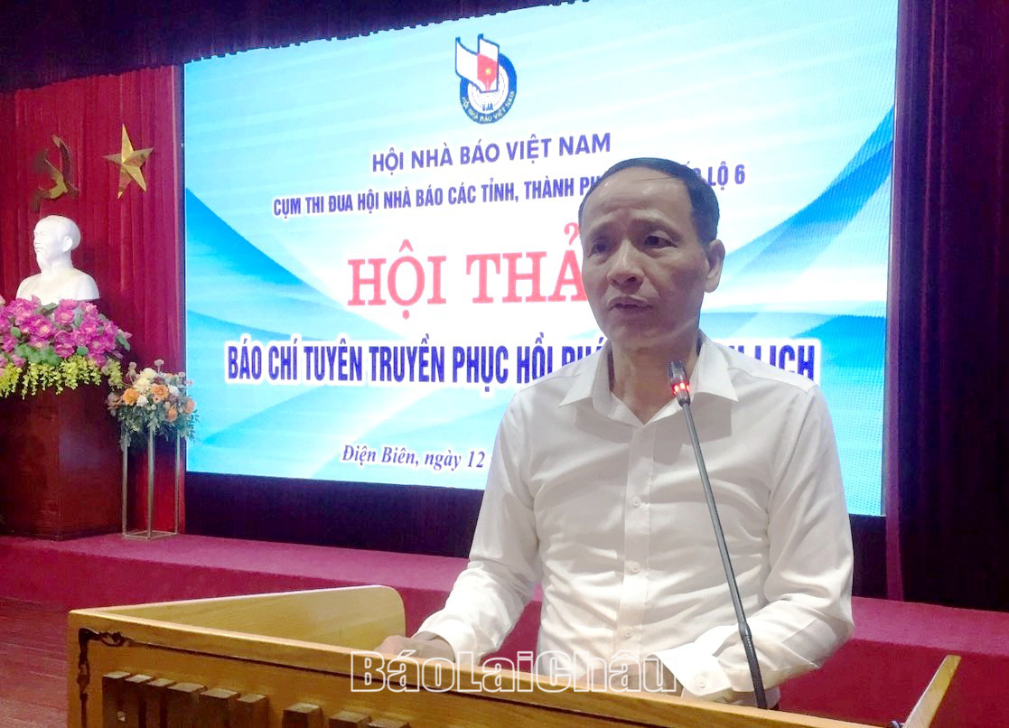 Đồng chí Nguyễn Viết Mạnh - Tổng Biên tập Báo Lai Châu phát biểu tham luận tại Hội thảo.